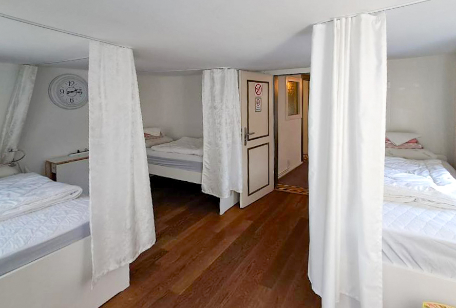 Кровать в общем трехместном номере в Friendly Hostel Zürich