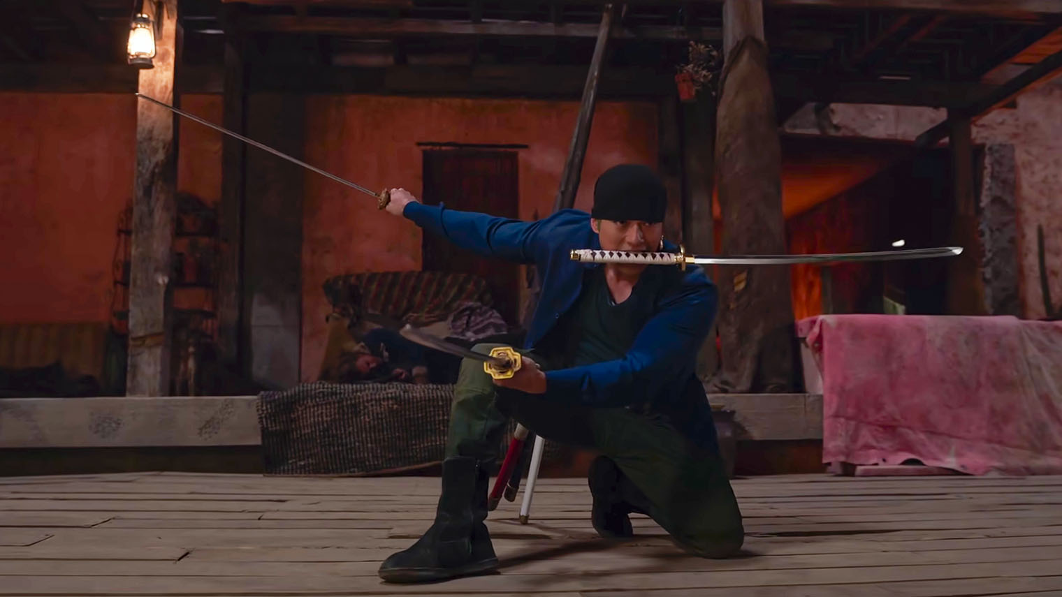 Постановка боевых сцен во втором сезоне эффектнее. Правда, до аниме все еще далеко