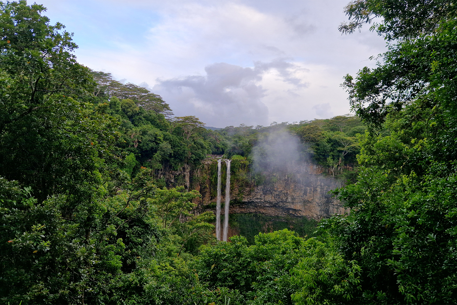 Водопад без толпы — редкая удача, и мы ее поймали