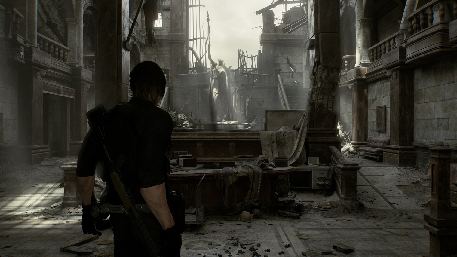 Леон покупает оружие и прокачивает его прямо в сундуке на базе. Харизмы Торговца из Resident Evil 4 этому сундуку, конечно, недостает