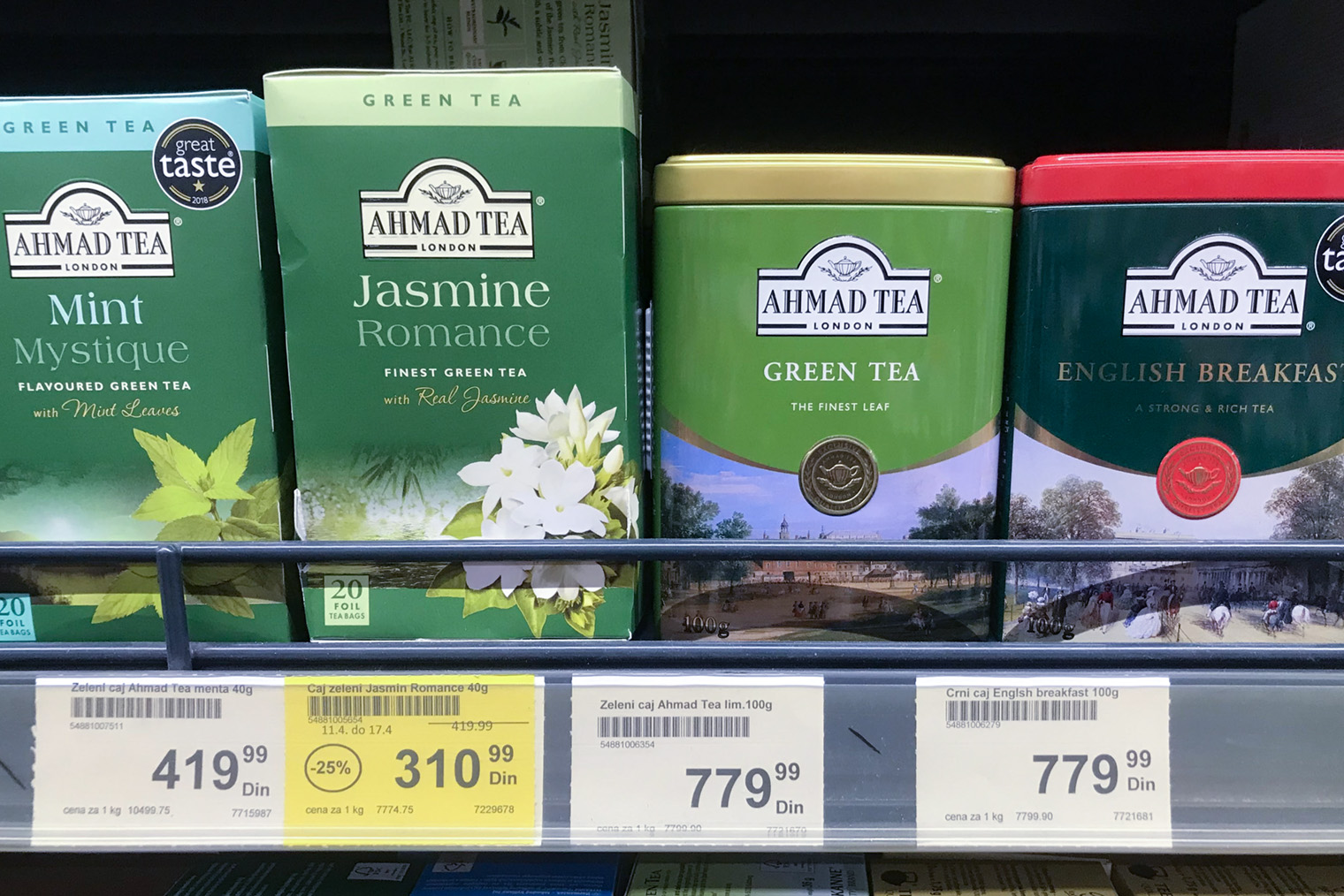 Листовой чай Ahmad в супермаркете Maxi продается только в подарочной упаковке. В обычных картонных коробках есть лишь пакетированный