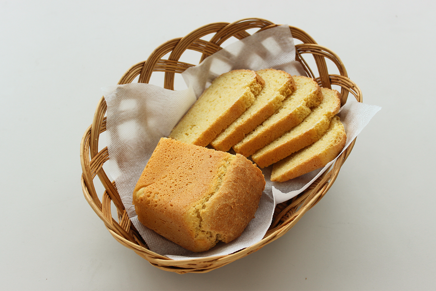 Готовый кукурузный хлеб