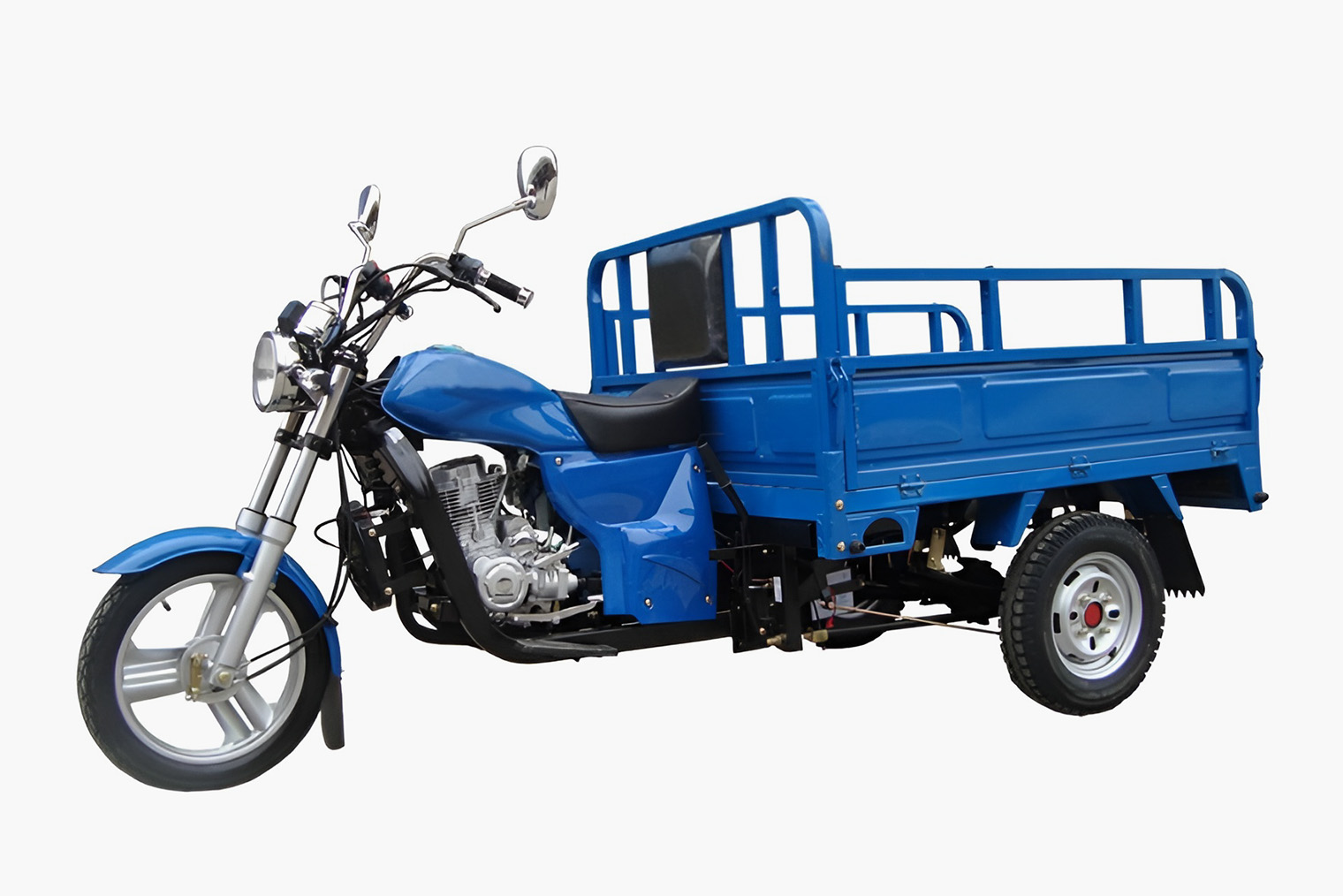 Основная задача грузового мотоцикла, такого как Racer RC200ZH Muravei, — транспортировать грузы. Перевозить пассажиров в кузове такого мотоцикла запрещено. Источник: sale-techno.ru