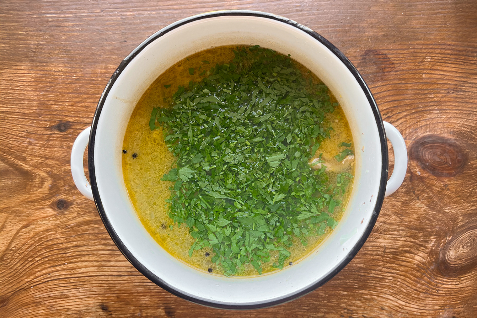 С зеленью вкус супа станет насыщеннее