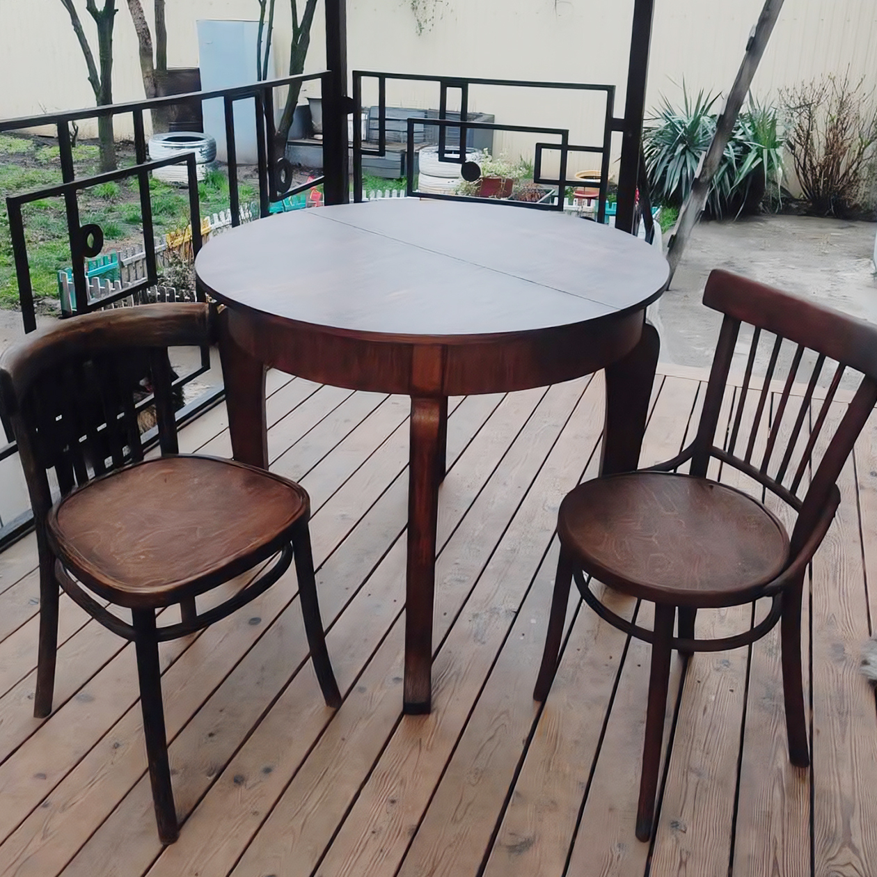 Любуюсь и радуюсь. Теперь ищу тумбочку или этажерку, чтобы посуда для чаепития была под рукой