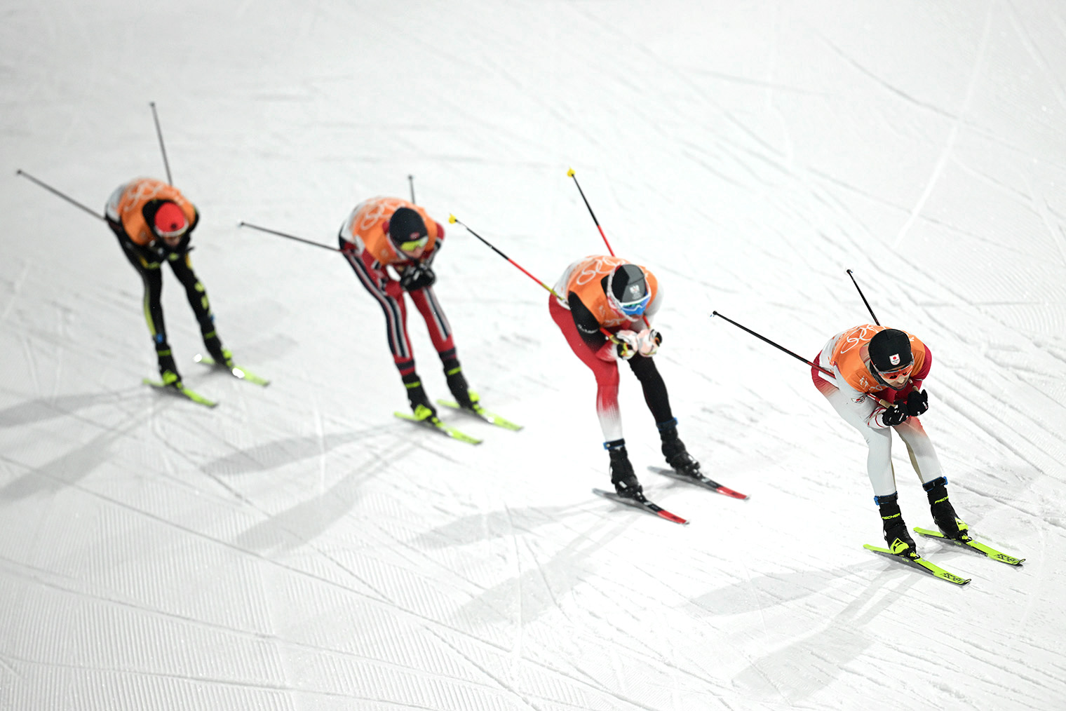 Участники Олимпиады 2022 года в Пекине на втором этапе лыжного двоеборья. © Matthias Hangst / Getty Images