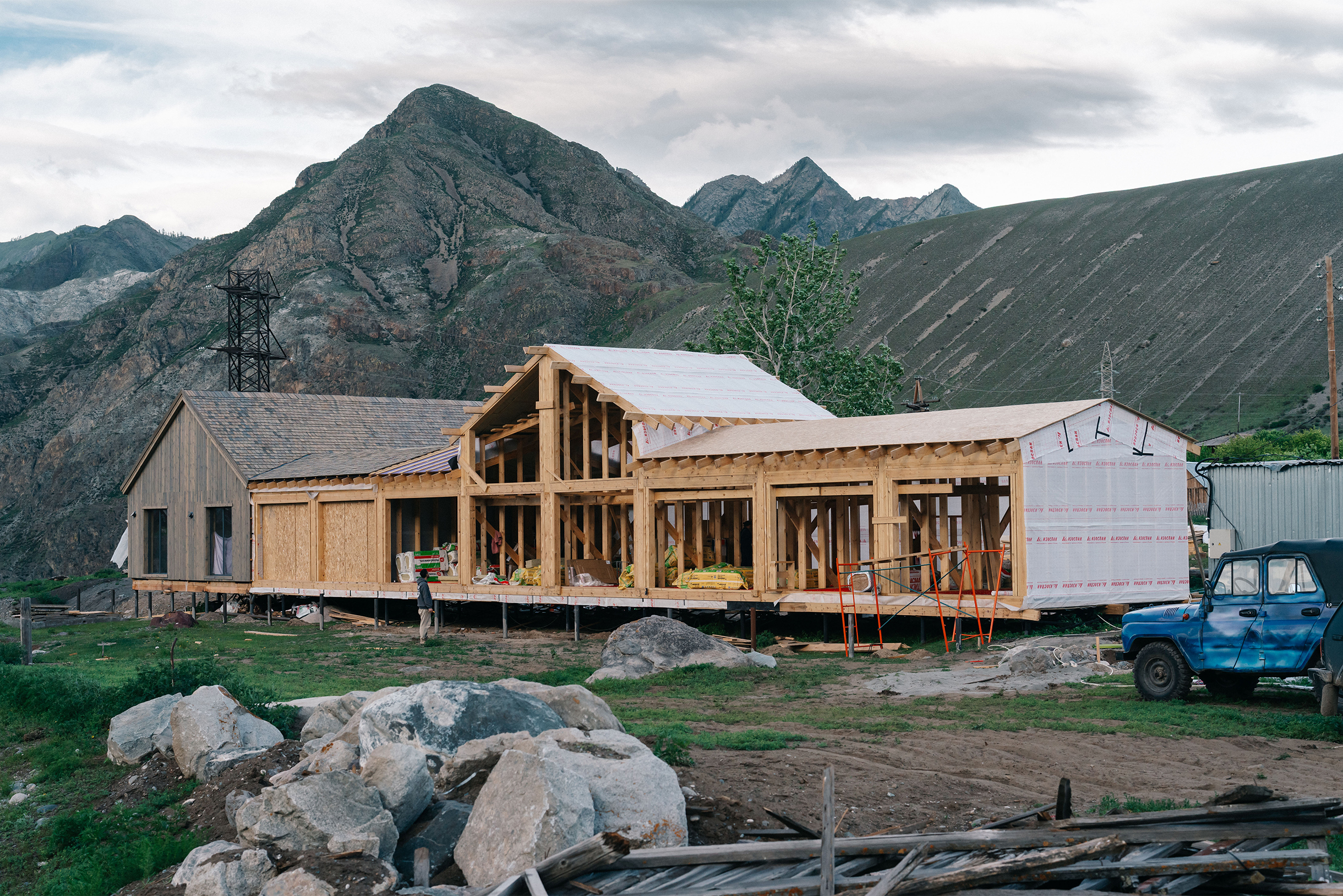 Мы с женой продали квартиры в Новосибирске и Москве и решили вложить их в покупку земли