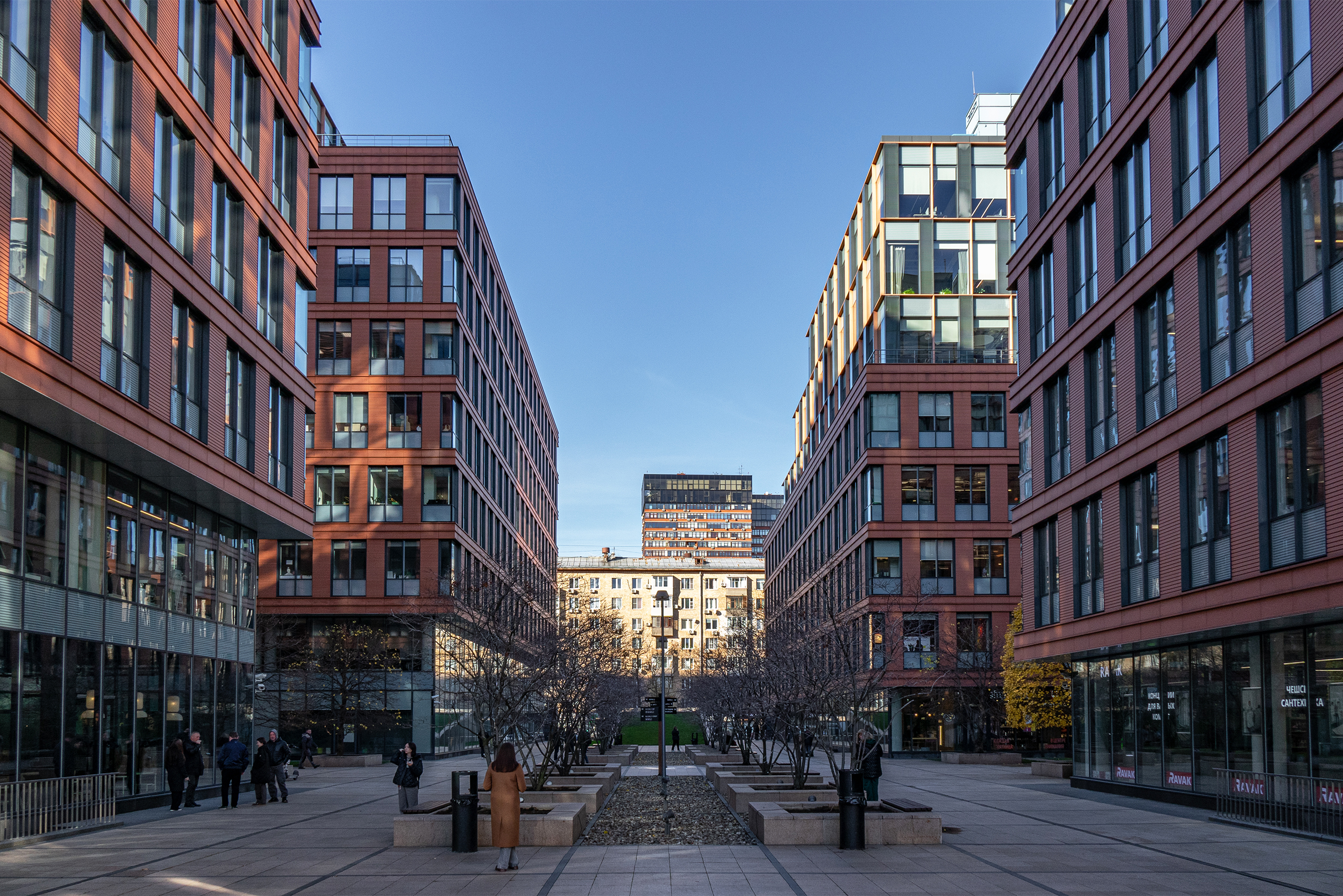 Один из крупных бизнес-центров района — «Алкон»