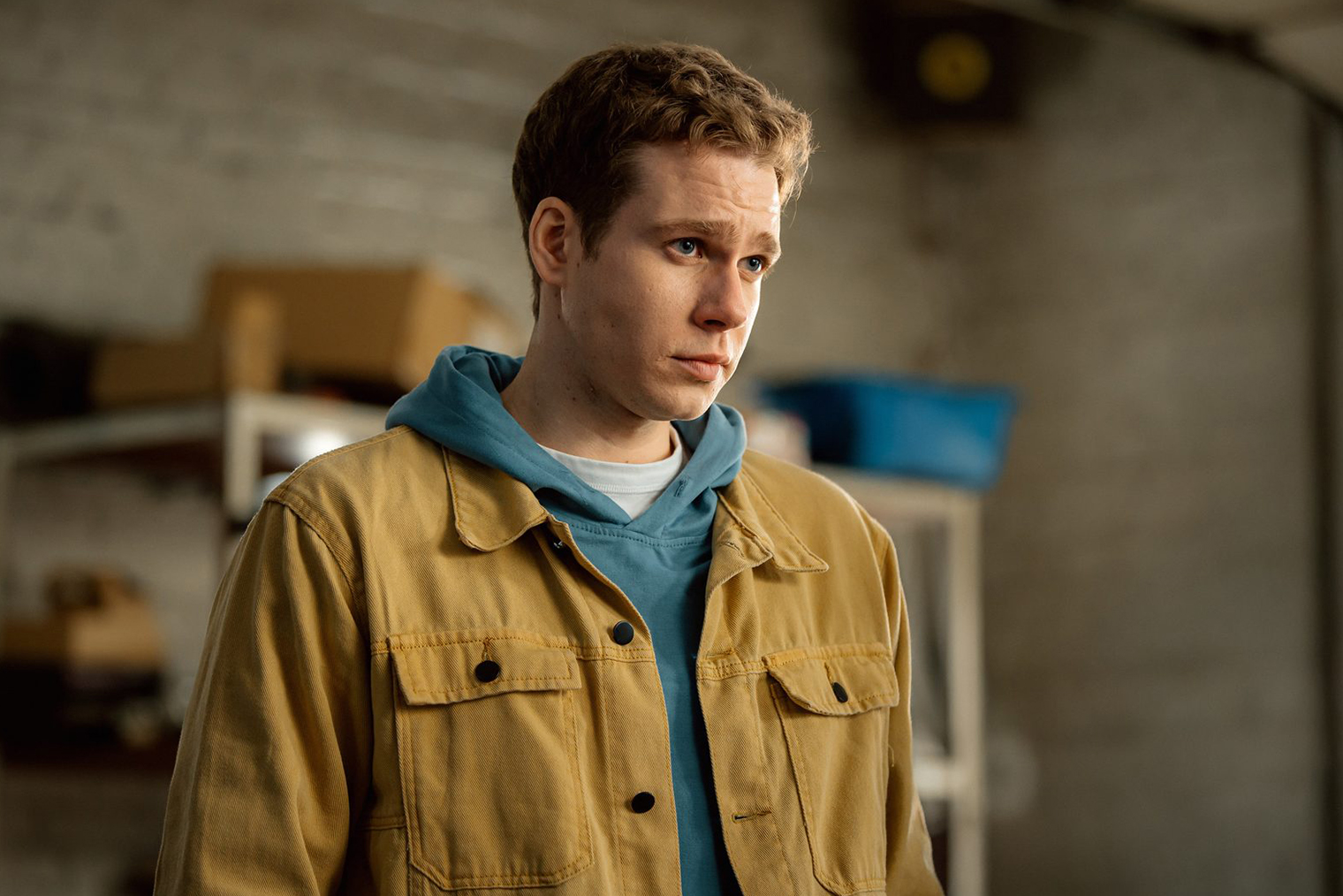 Сергея Мокрого играет Кузьма Сапрыкин. Актер снимался уже в нескольких сериалах про полицейских: в том числе «1703», «Девушки с Макаровым» и «Оперативная память»