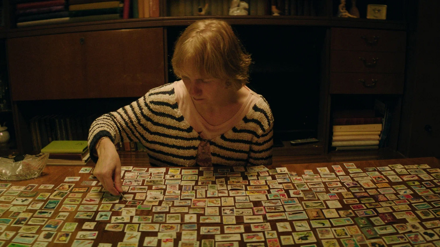 «Филателия» стала последним фильмом в карьере Натальи Назаровой. Постановщица умерла 2 апреля 2025 года. Кадр: «Самокат»