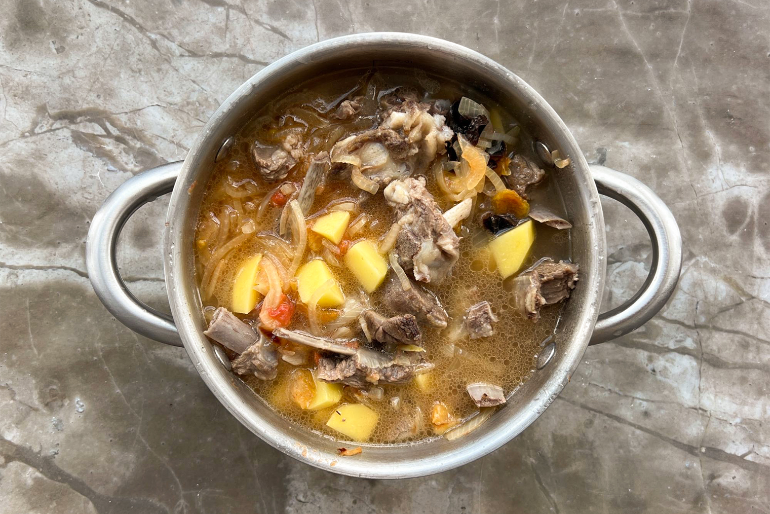 На этом этапе можно долить воды, если суп кажется слишком густым