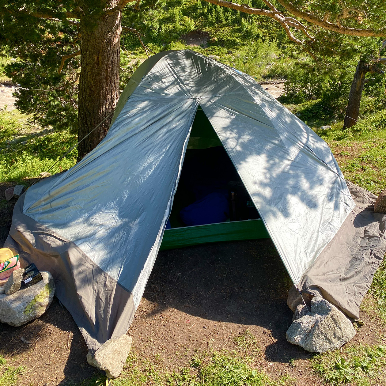 Наша двухместная палатка на первой стоянке