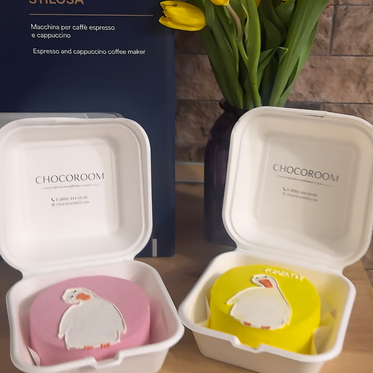 Тюльпаны с работы и от А., тортики по акции из «Флаувау» и кофемашина, которая оказалась бракованной