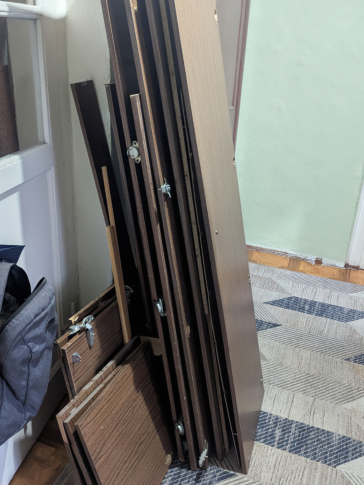 Выкидываю этот шкаф