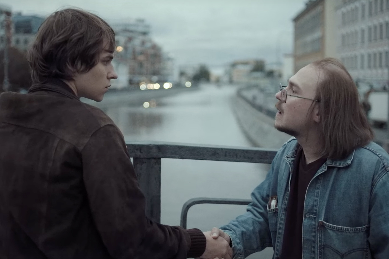 Балабанова сыграл Сергей Карабань, который уже снимался у Тарамаева и Львовой в «Фишере» и «Черной весне»