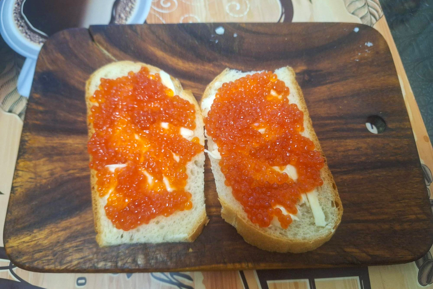 Бутерброды с икрой форели на завтрак