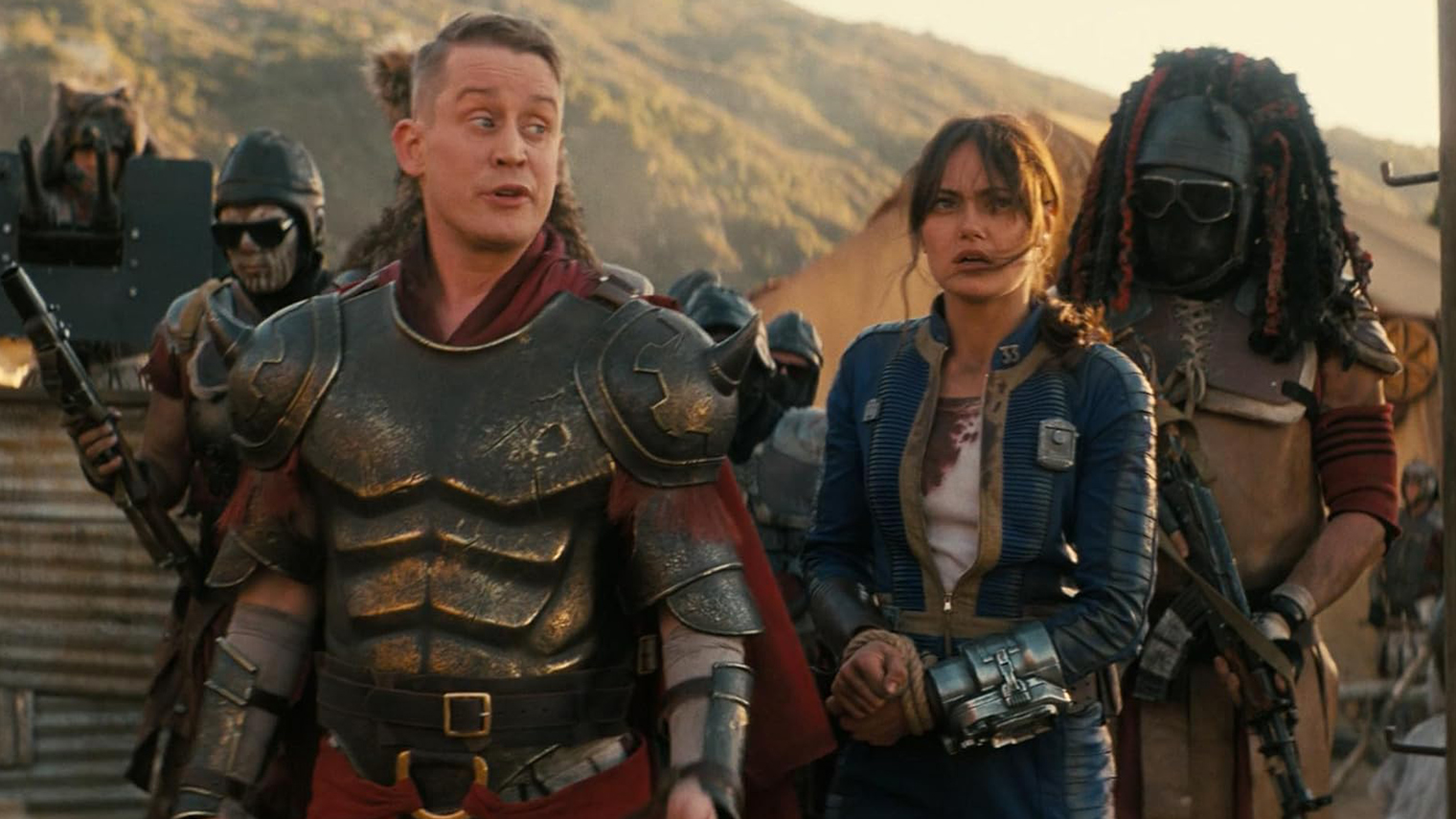 Маколей Калкин появляется в сериале на несколько минут в роли забавного легата Ласерты. Жаль, что экранного времени у него совсем немного