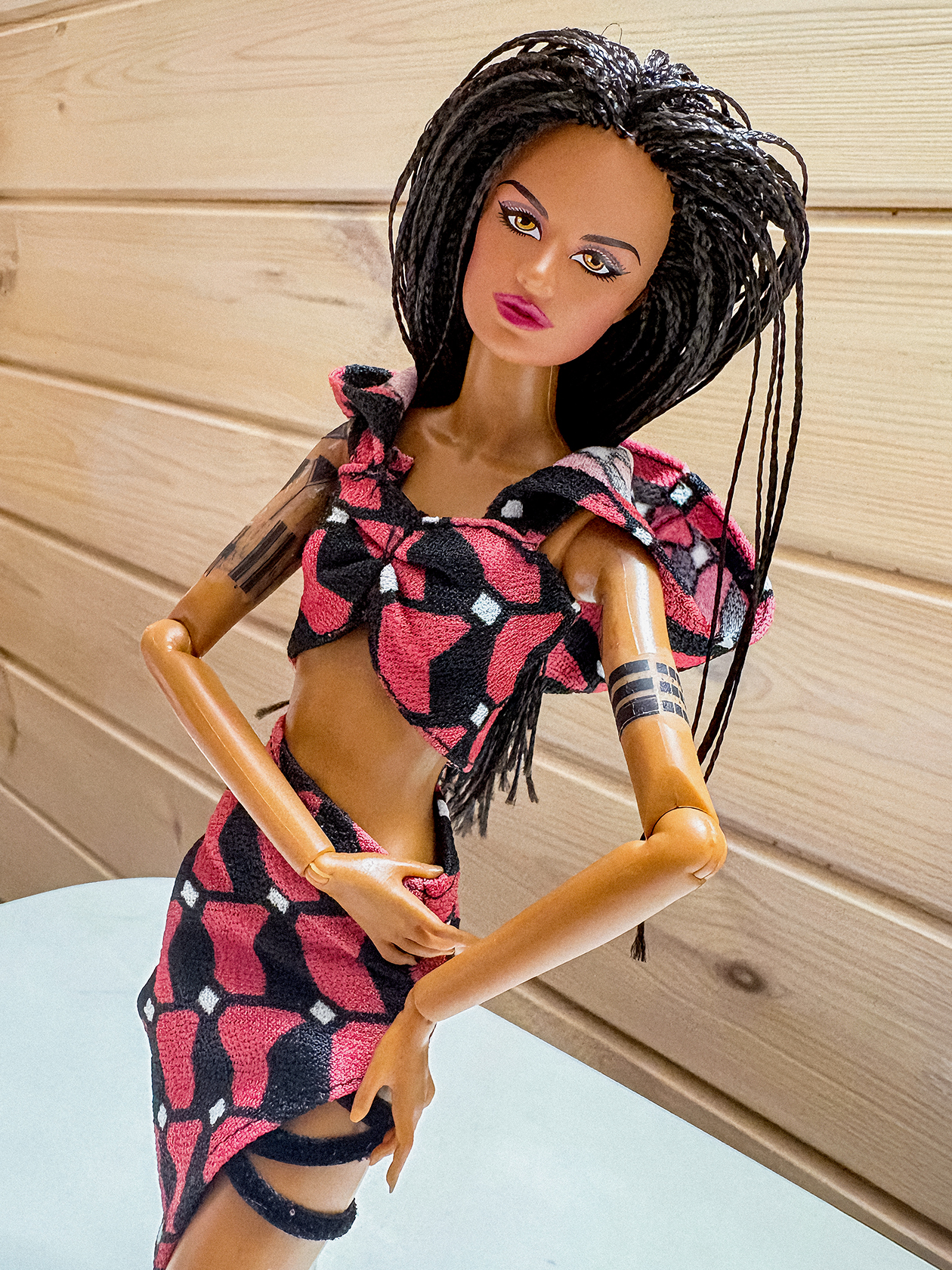 Китайский аналог дорогих коллекционных кукол Integrity Toys обзавелся татуировками. По-моему, ей очень идет