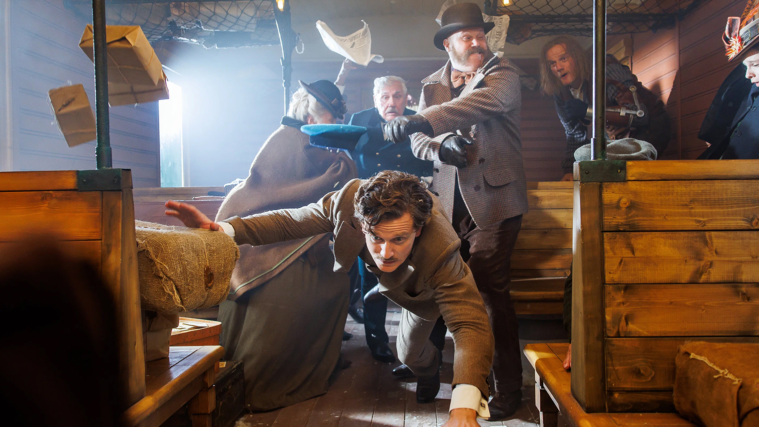 Из драки в поезде мог выйти неплохой эпизод в духе старых вестернов. Но его быстро свернули