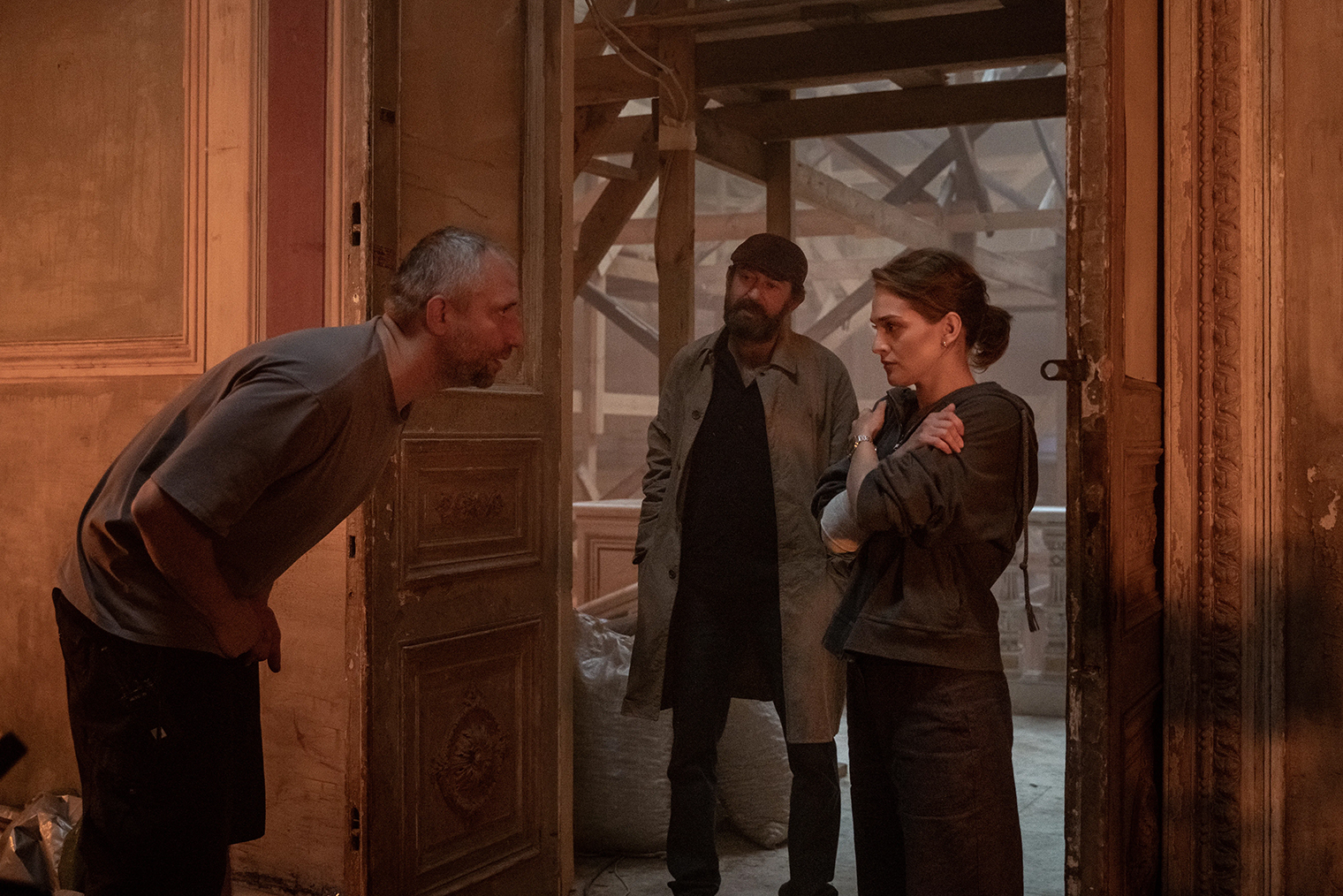 С Лерой снова связывается Есеня. Она хочет повлиять на всех членов отряда Меглина