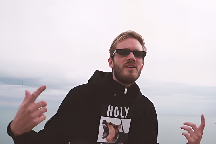 Кадр из Bitch Lasagna — самого популярного видео на канале Пьюдипая. У него 323 миллиона просмотров. Источник: youtube.com