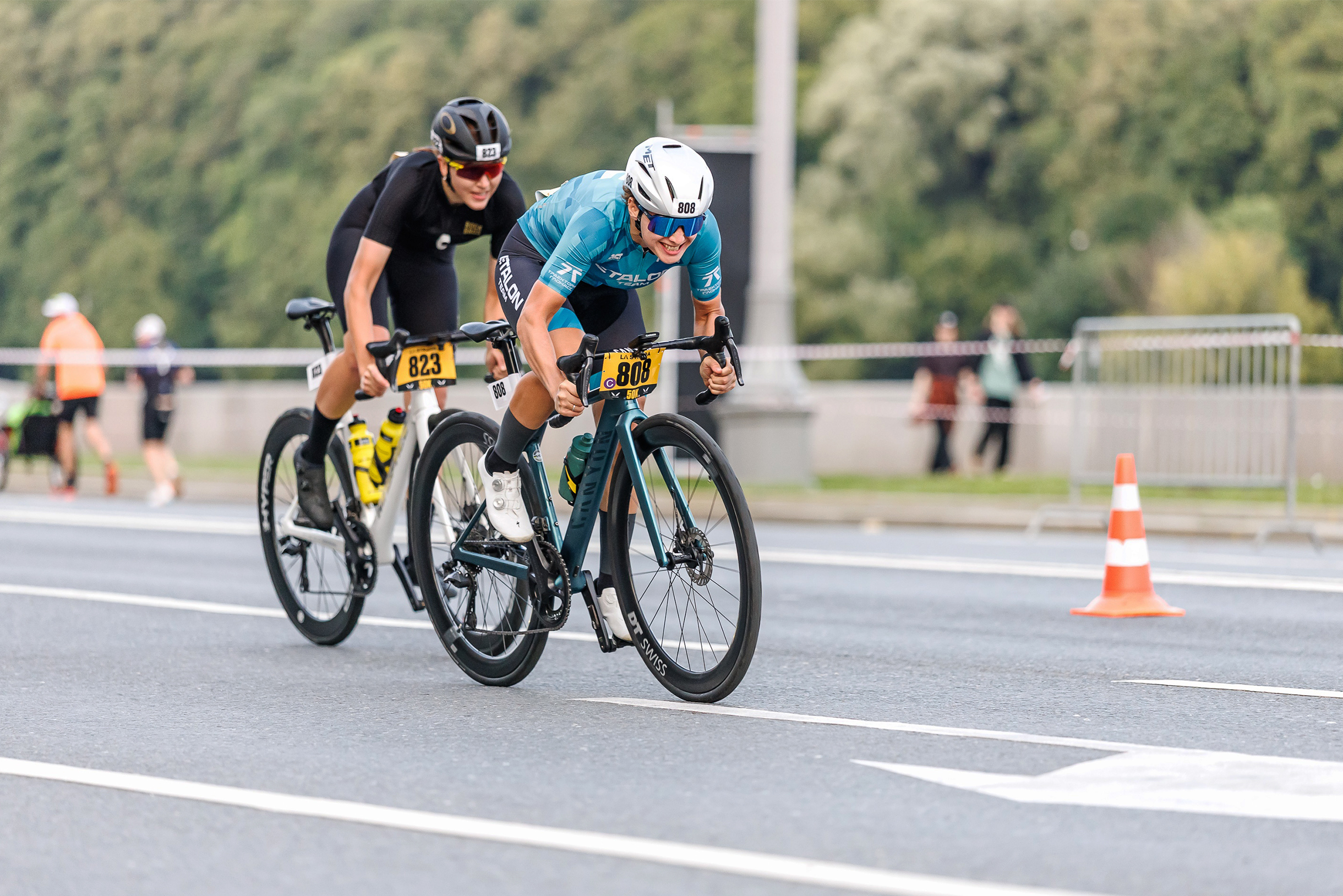 Дарья Правилова на шоссейной гонке La Strada в Москве в 2025 году. Источник: photo.heroleague.ru