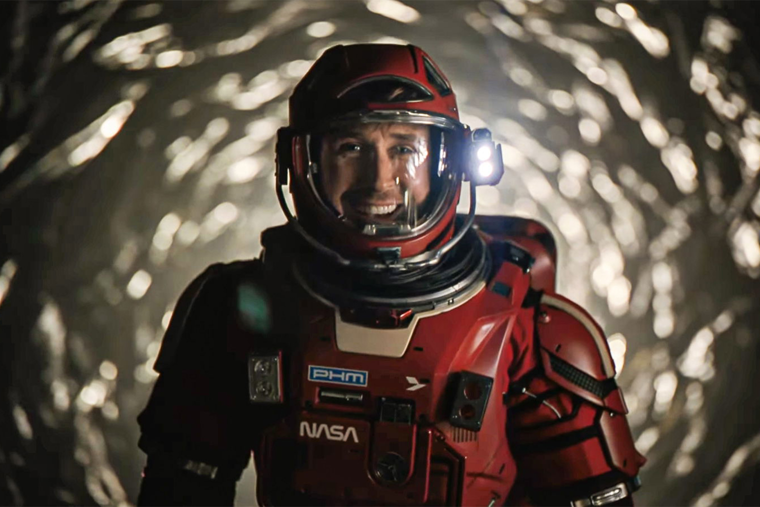 После фильма вы выучите пару жестовых обозначений. Например, вот это: 👎