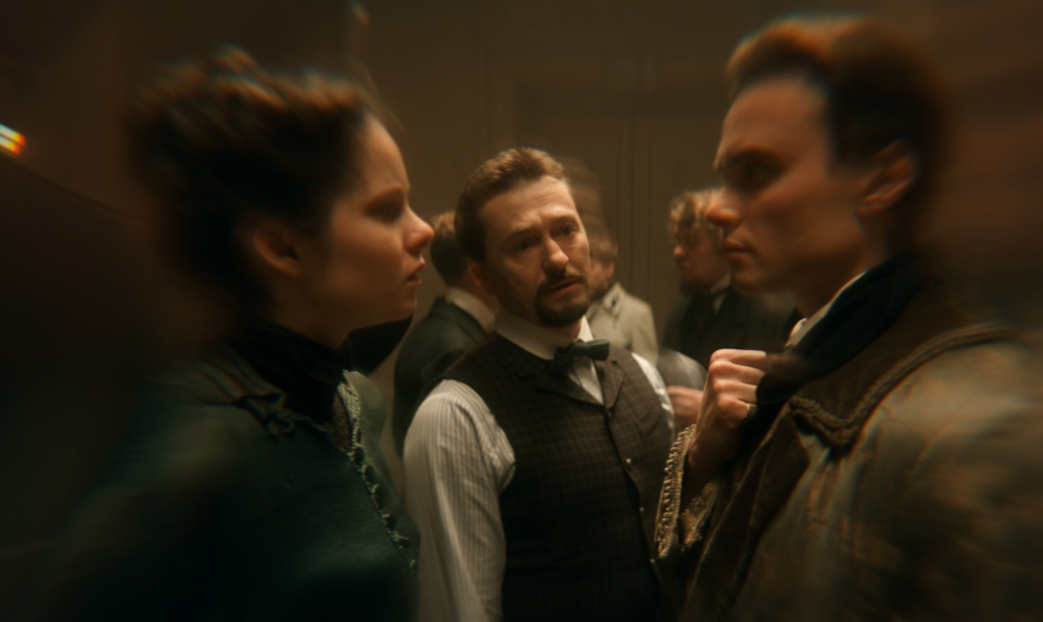 Когда Плевако разбирается в очередном деле, он заглядывает в свои «чертоги разума», где реконструирует эпизоды из жизни подсудимых и подзащитных. © Premier