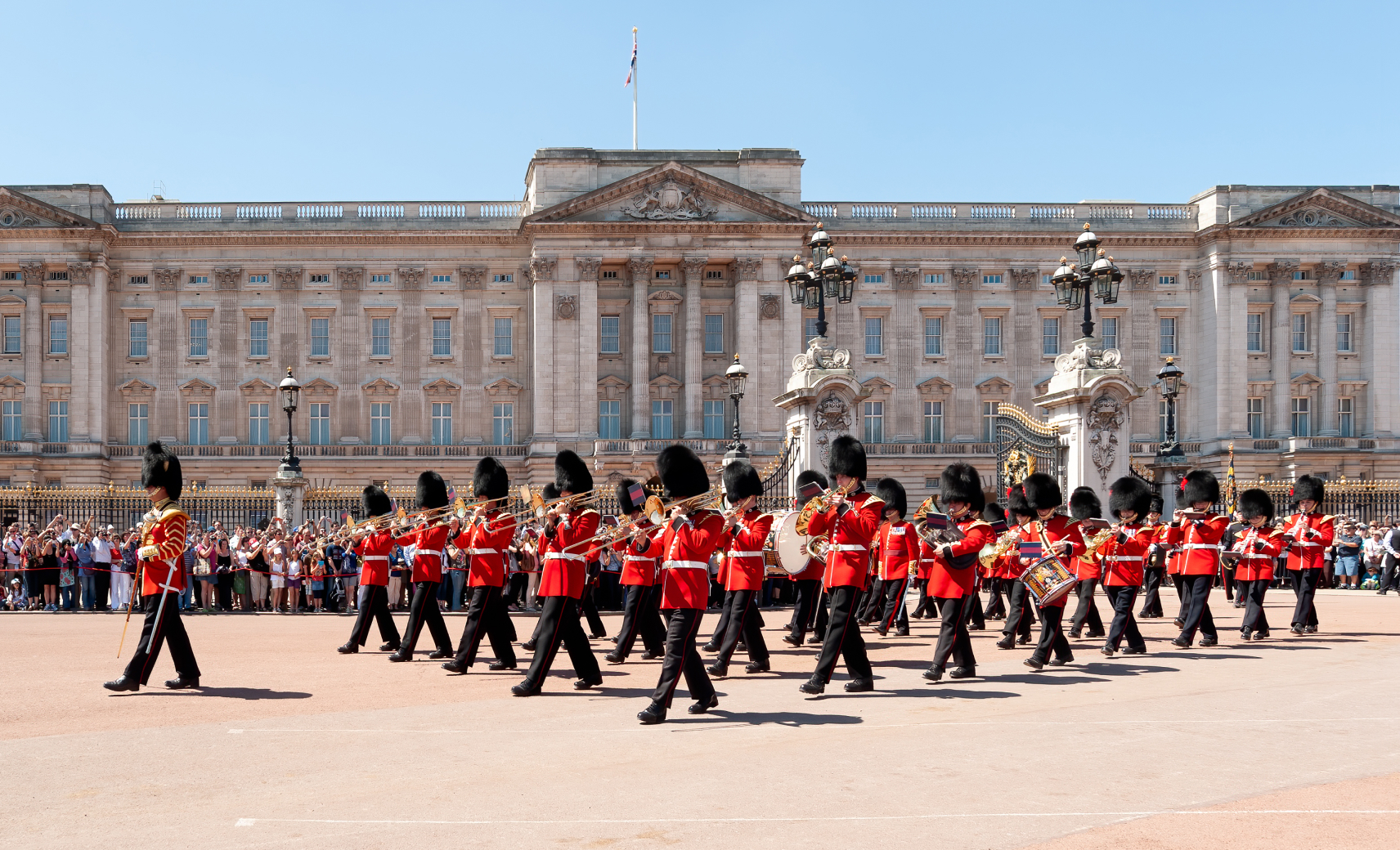 Смена караула у Букингемского дворца