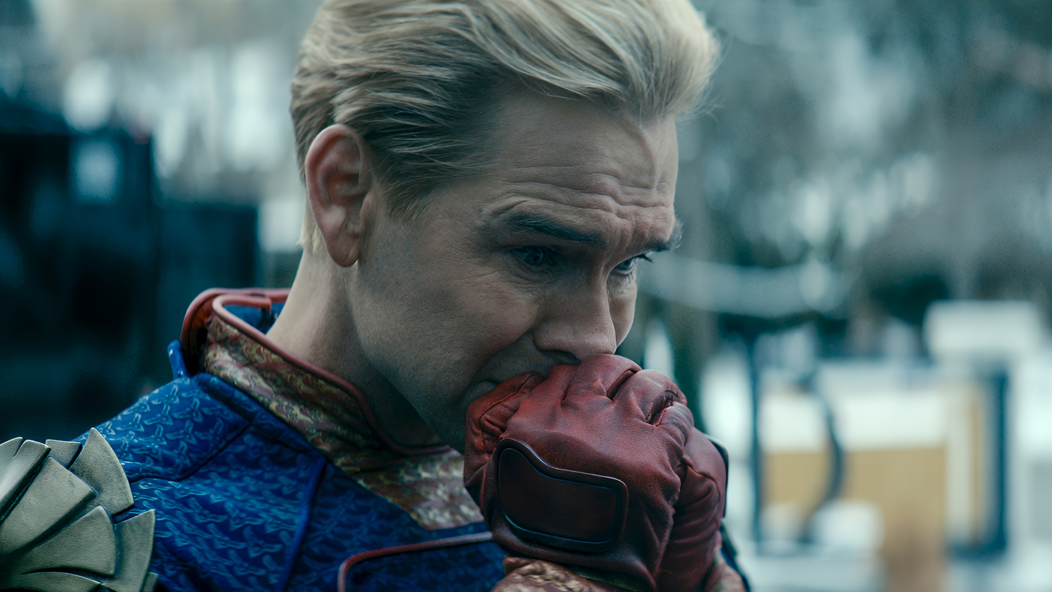 В отличие от большинства Суперов, Хоумлендер искренен в своих эмоциях. Не только в ненависти к врагам, но и в горе из-за потери близких и родных