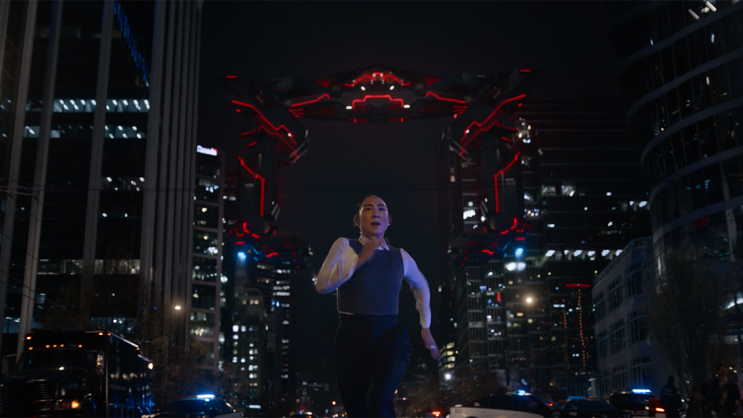 Изначально создатели рассматривали идею ввести персонажа, сгенерированного нейросетью. Это должен был быть некий виртуальный напарник Кевина Флинна по имени Bit. Но авторы отказались от этой задумки, учитывая споры вокруг использования ИИ в киноиндустрии