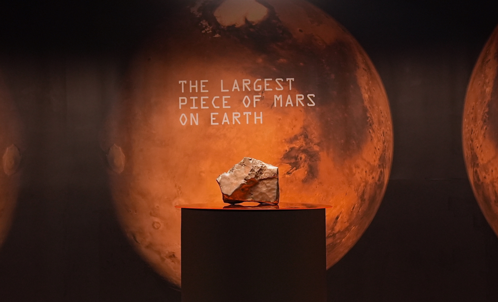 Свыше 1 100 метеоритов