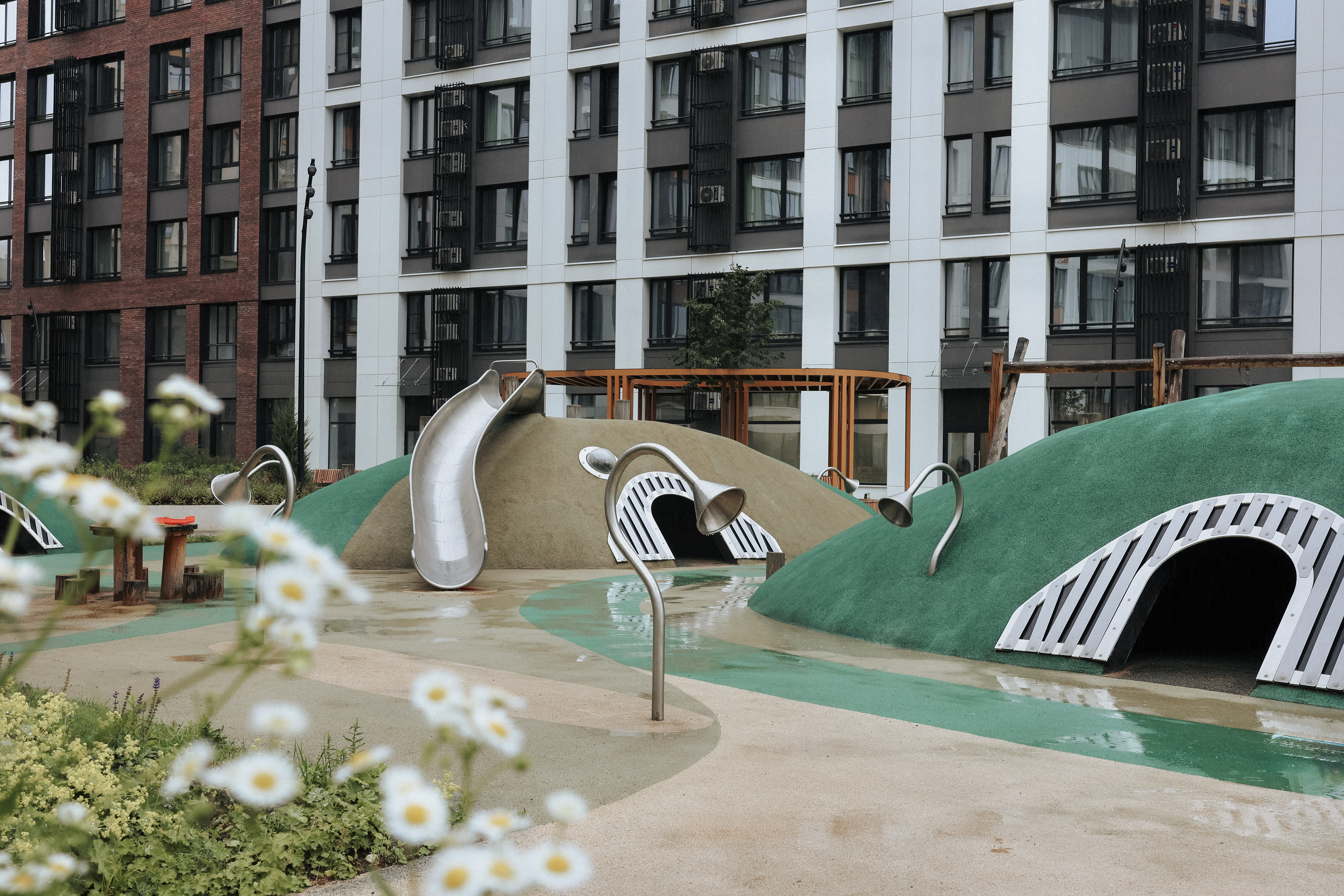 Геопластика на детской площадке производства «Шелби» в ЖК «Nagatino i-Land» (Москва)