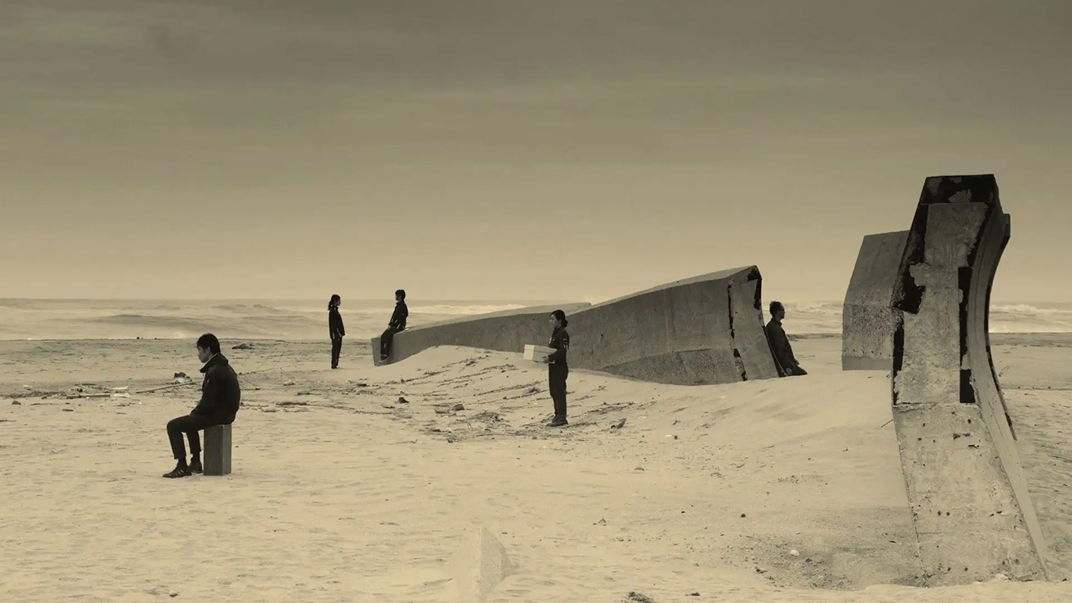 Монохромные пейзажи опустевших планет снимал оператор «Кинопробы» Хидэо Ямамото. © Sion Production