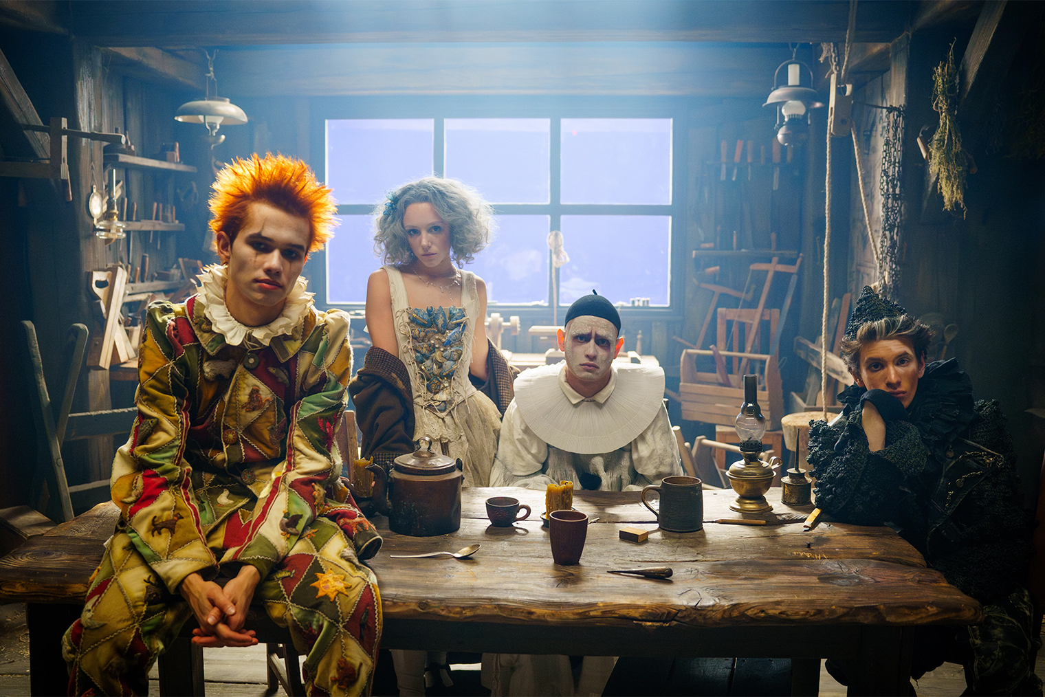 Всю труппу Карабаса играют молодые звезды российского кино