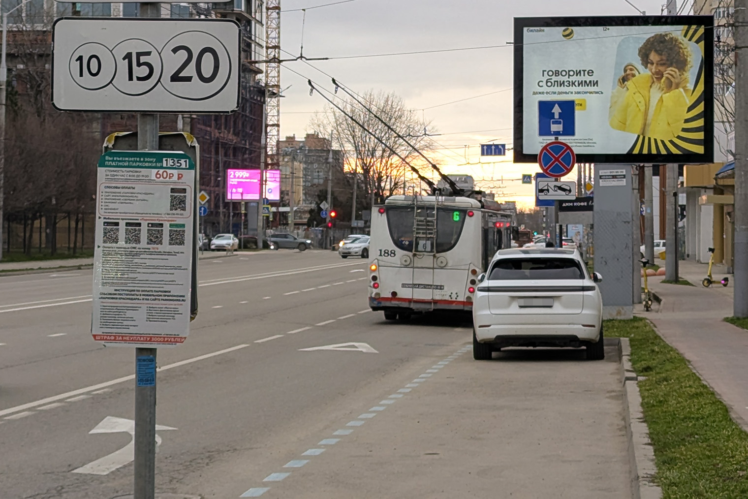 Выехать из парковочного кармана нужно до сплошной линии разметки или перед знаком 5.14.1