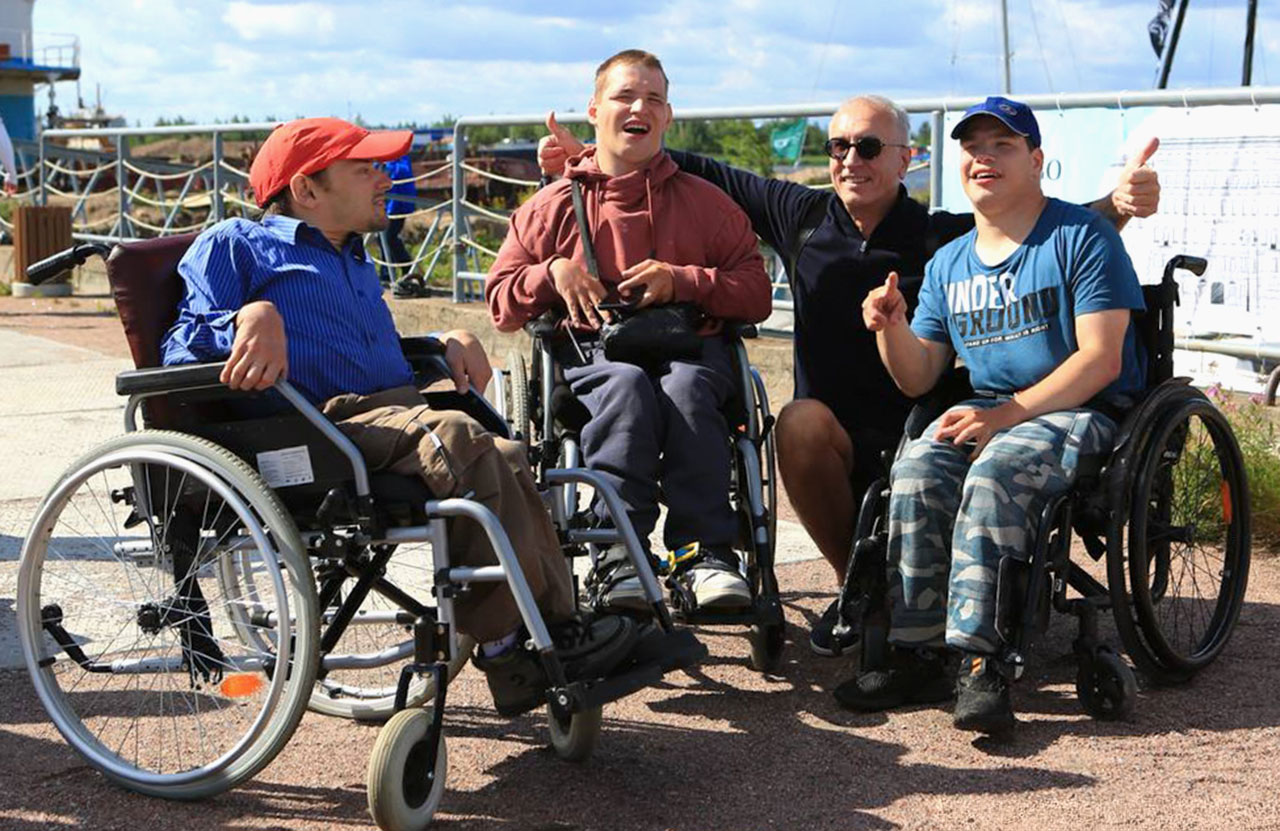 Я с подопечными фонда «Перспективы». © Архив фонда «Перспективы»