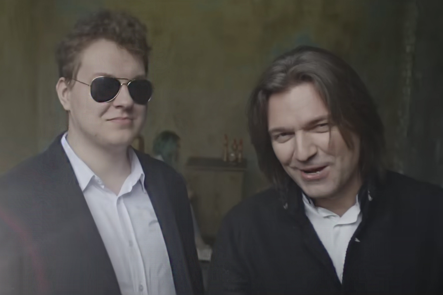 Дмитрий Маликов и блогер Юрий Хованский выпустили совместный трек «Спроси у своей мамы». В песне поется про секрет идеального свидания. Источник: youtube.com