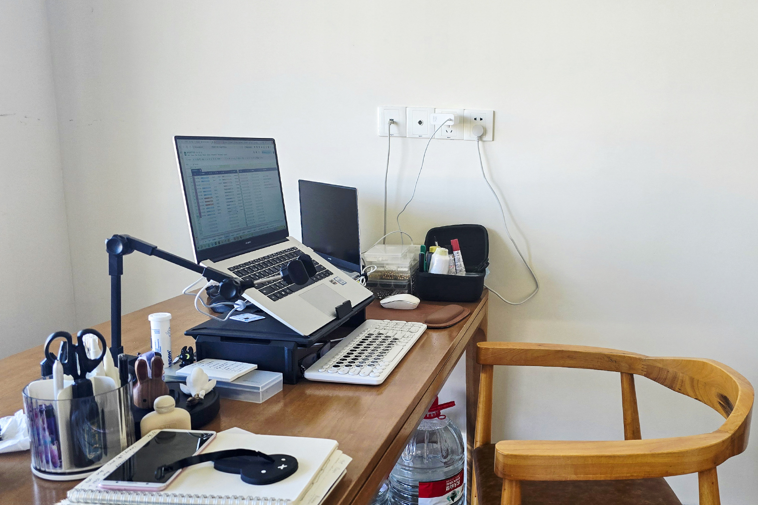 Стол делим с мужем пополам. Почувствуйте разницу слева и справа, как говорится