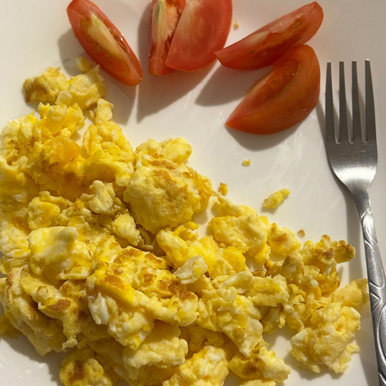 На завтрак по традиции скрэмбл