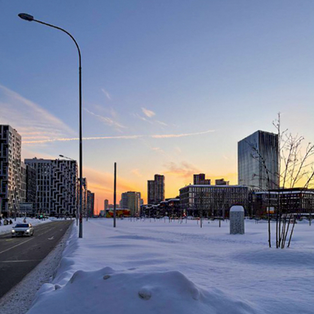 Выхожу с работы на встречу с подругой