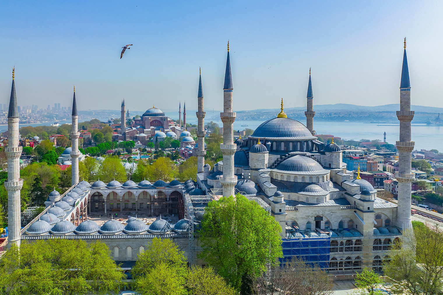 Голубая мечеть снаружи. © RauL C7 / Shutterstock / FOTODOM