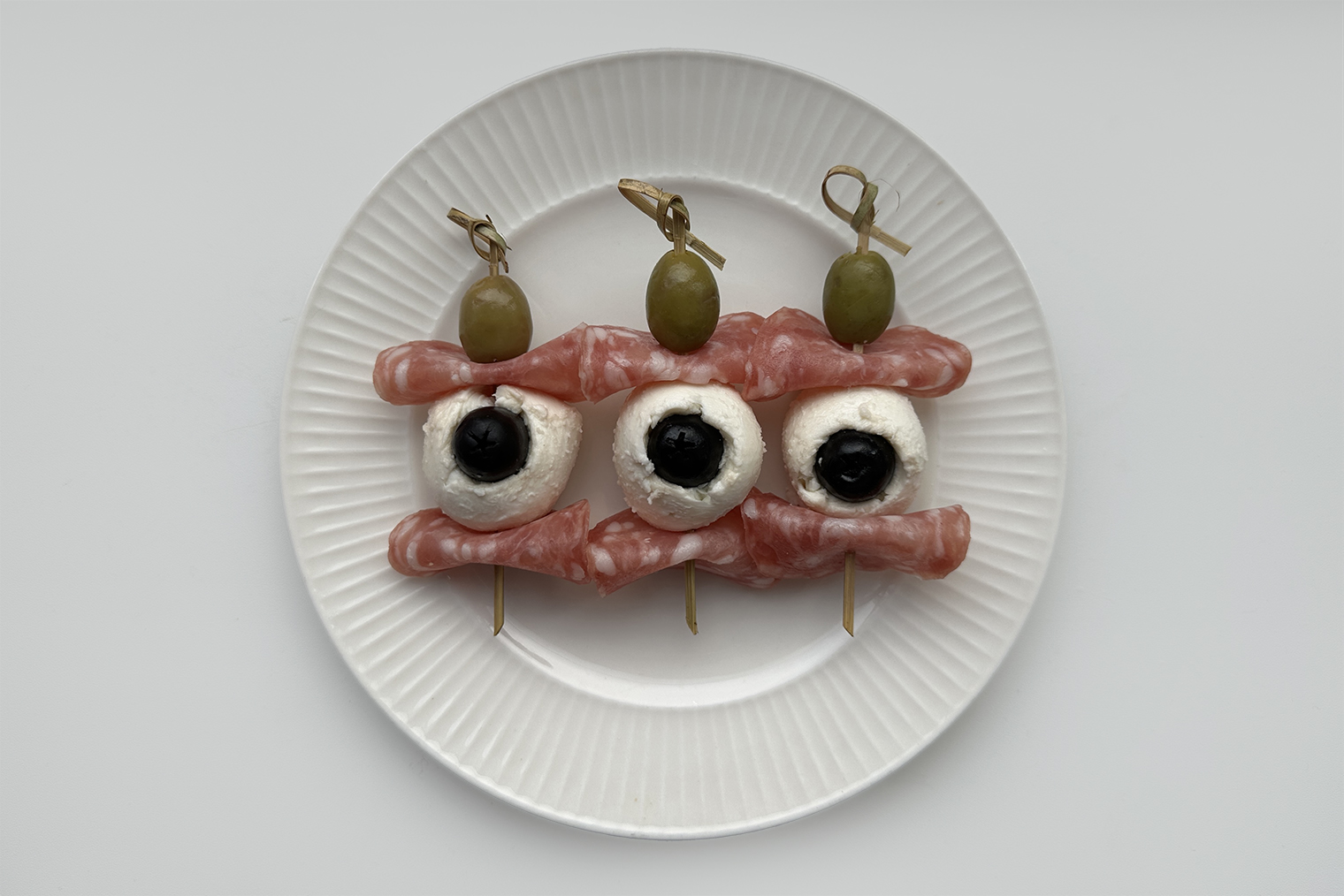 Готовые канапе-глазки