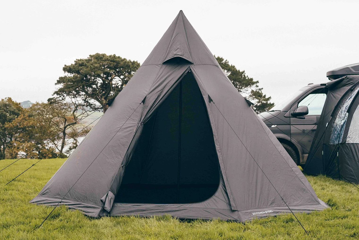 Палатка-шатер Stitches and Steel Teepee Tent