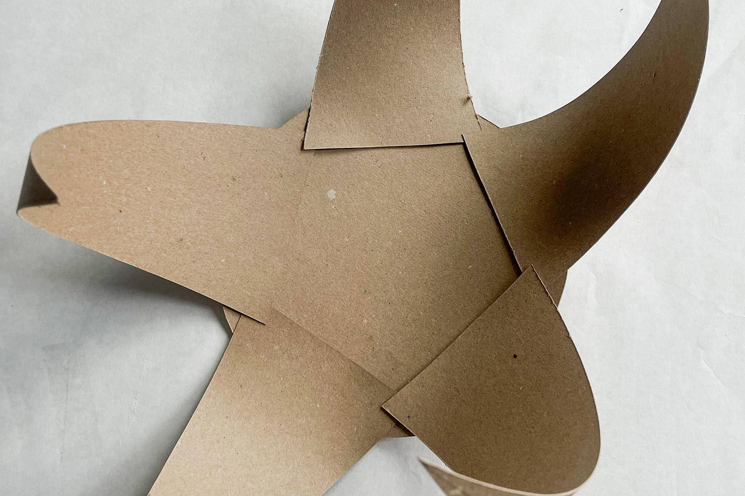 Изнанка маски: лучи заходят друга на друга, между ними нет пустот