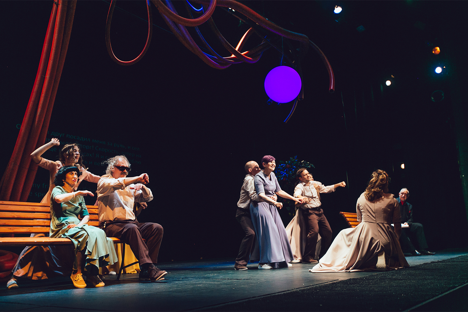 В спектакле я, как и другие слепоглухие, играла себя