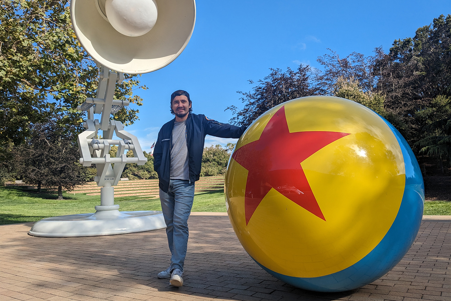 У Pixar есть своя внутренняя культура — это аниматорский угар, поддержка друг друга и командная работа