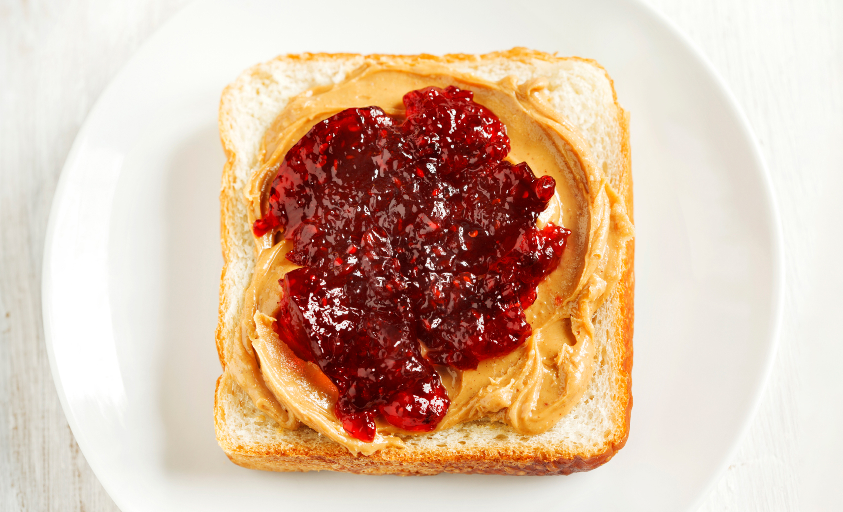 Арахисовая паста и малиновое варенье