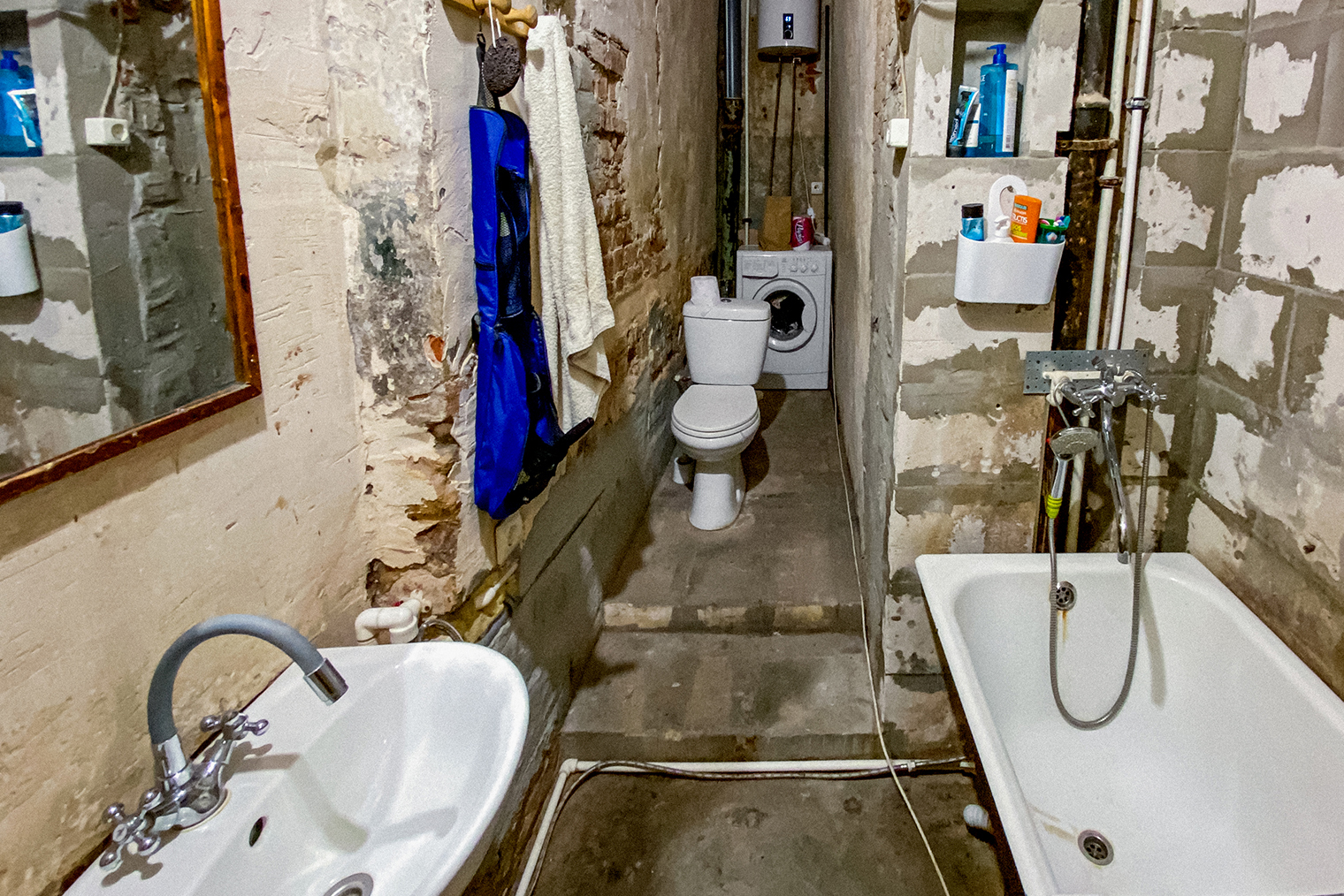 Так санузел пока выглядит изнутри