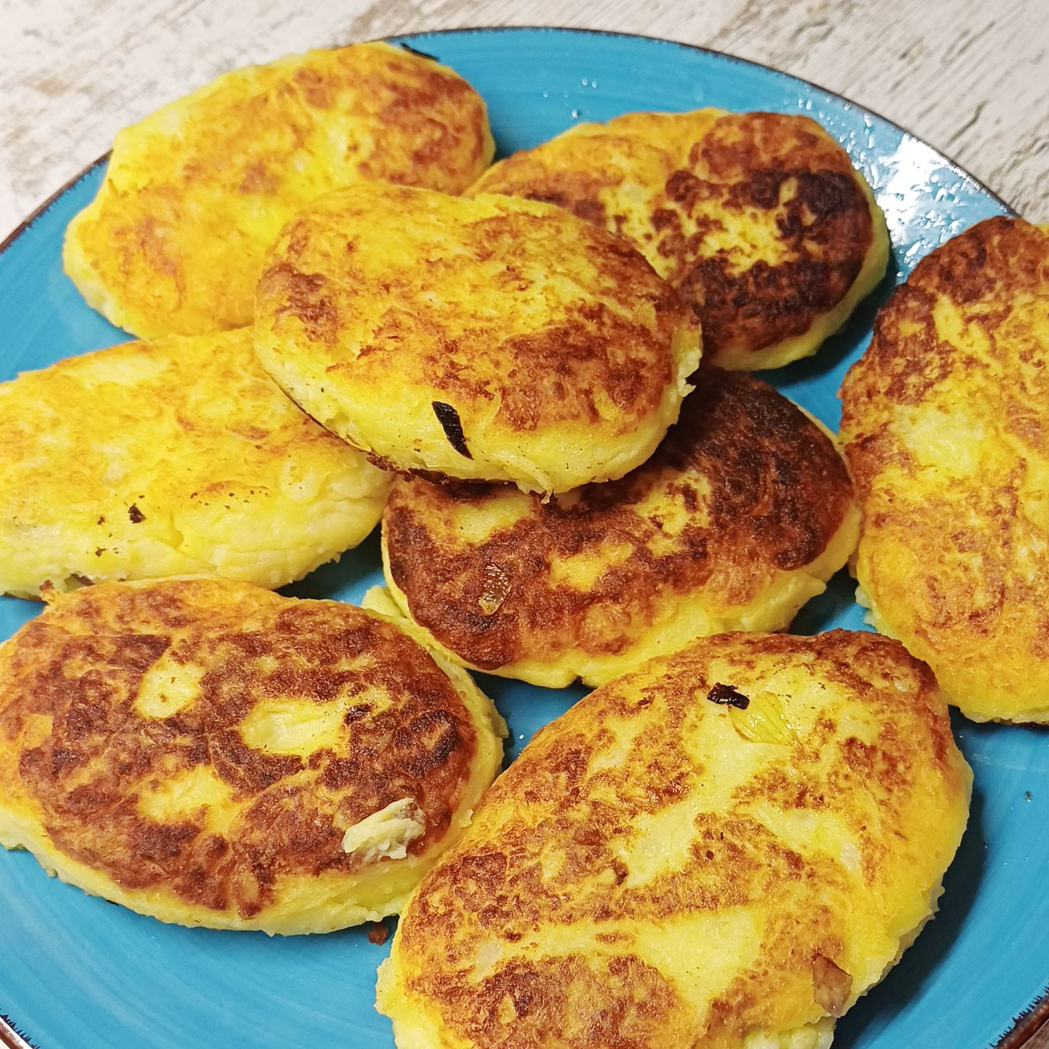 Готовые картофельные зразы с грибами